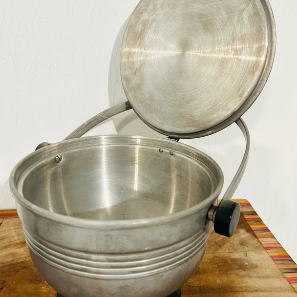 1950's Aluminum Ice Bucket w/ Hinged Lid Retro Barware Footed - Picture 7 of 10